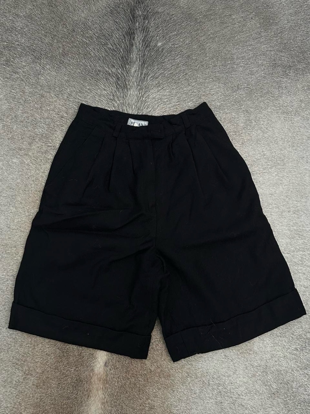 Pleated High-Waist Black Bermuda Shorts by RIANI